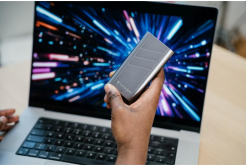 VERBATIM externí SSD 4TB, USB4, USB-C, R:3700 / 3600MB/s, šedá